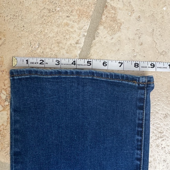 Kut From the Kloth Women’s Baby Bootcut Jeans Mid Rise Medium Wash Size 8S Denim - Picture 8 of 14